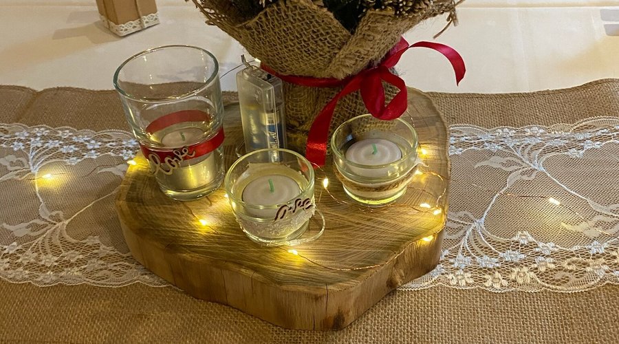 Tischschmuck zu Events oder den Jahreszeiten entsprechend 