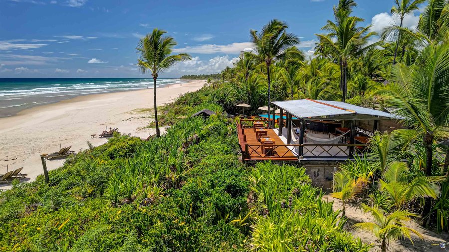 Bar de praia e piscina
