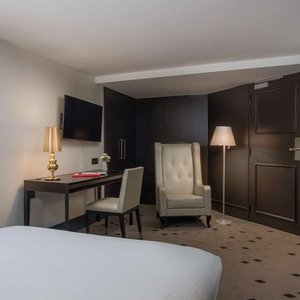NH Paris Champs lys es Room Superior Overview Lamp Comfy Sitting