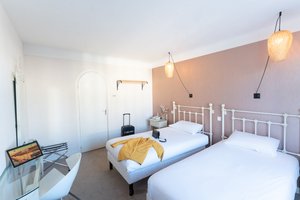Room & Suite