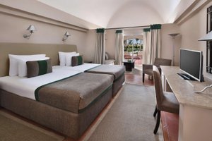 Room & Suite