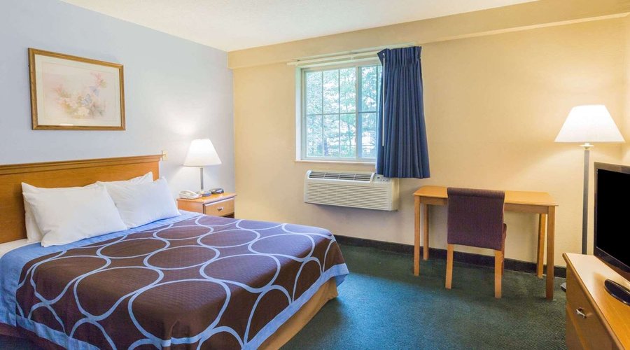 ADA 1 Queen Bed Room