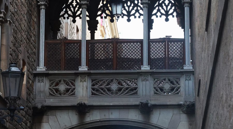 Barcelona (Barcellona) - Pont del Bisbe da Carrer del Bisbe - Barri Gòtic (Barrio Gotico) (ES)