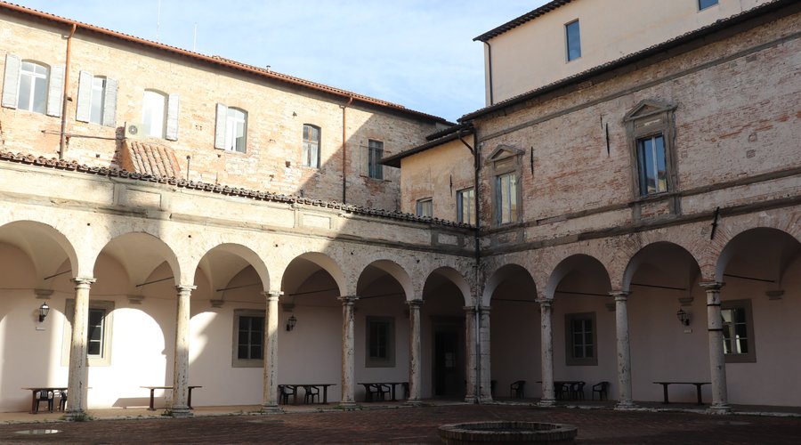 Chiostro Basilica di San Pietro