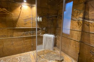 Room & Suite