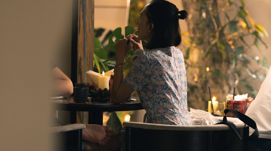 Xào Xạc - Quán Bar dưới hiên Nơi nhâm nhi cocktail thư thả, đời thường, và ấm áp. Nơi rì rào với nhau dăm ba câu chuyện, nghe xào xạc gió thoảng trên mái nhà, giữa tán cây. Xao Xac Bar - Cocktail, Beer and Little Taste
