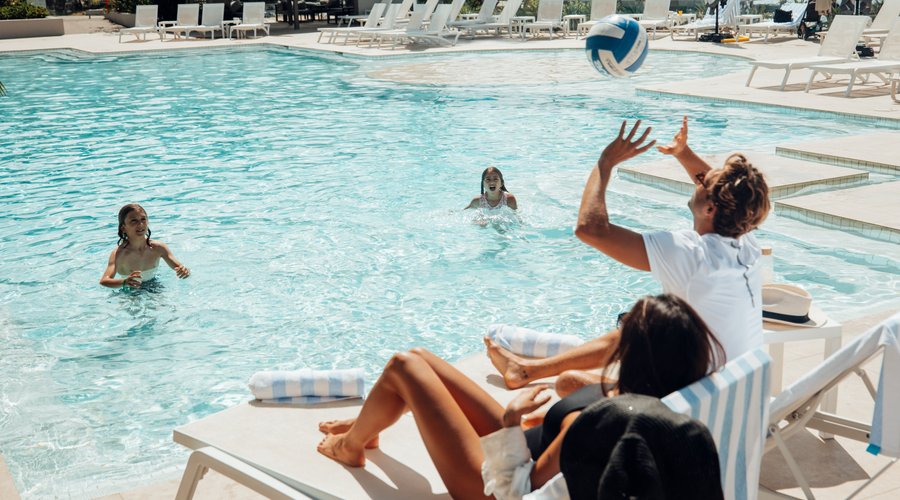 Families can unwind and soak up the sunshine by the resort’s sparkling lagoon-style pool at Novotel Sunshine Coast Resort. With plenty of space to lounge, splash, and play, it’s the perfect spot for both relaxation and family fun. Parents can kick back on a sun lounger while the kids enjoy the water, creating cherished holiday moments together in a tropical paradise.