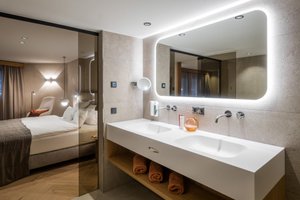 Room & Suite