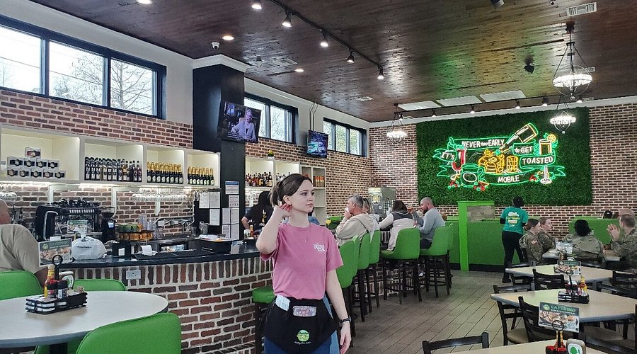 The Toasted Yolk Cafe