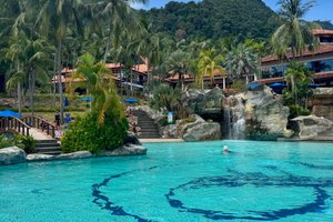 Pool & Beach