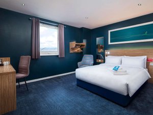 Room & Suite