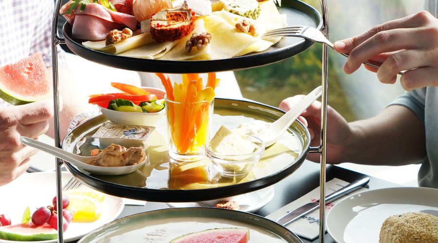 Genussvolles Frühstücken über den Dächern von Salzburg.