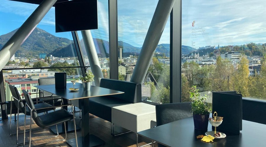 Beeindruckender Ausblick über die Dächer Salzburgs.