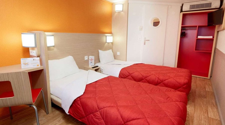 Guest room