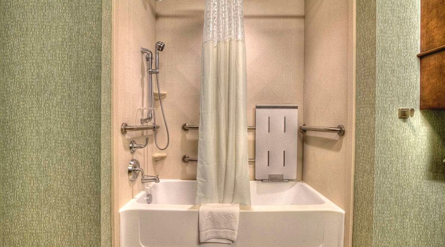 Guest room bath