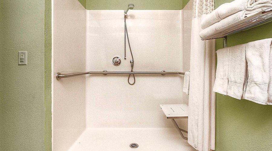 Guest room bath
