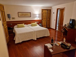 Room & Suite