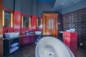 Room & Suite