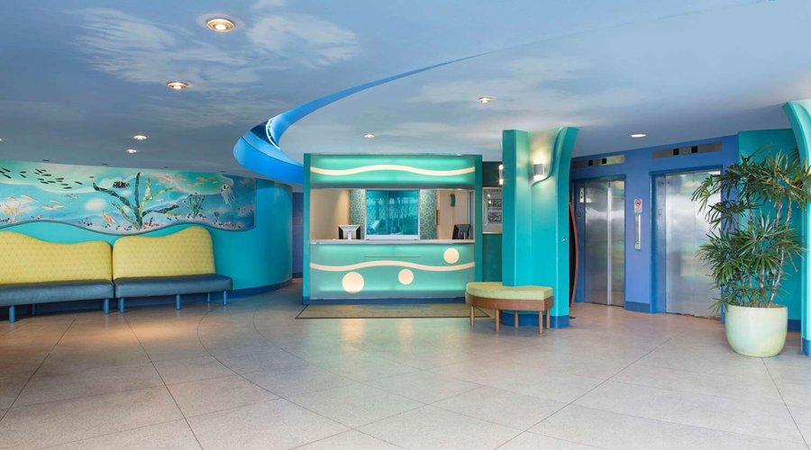 Aston Waikiki Circle Hotel - Front Desk