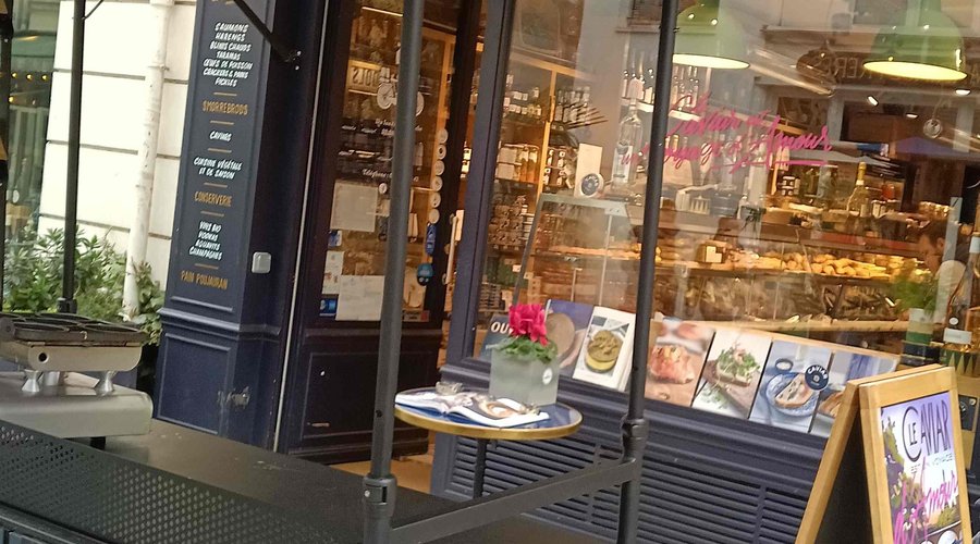 RueClerキャビア店（サーモンもありマダムが丁寧にどこ産か説明してくれました）
