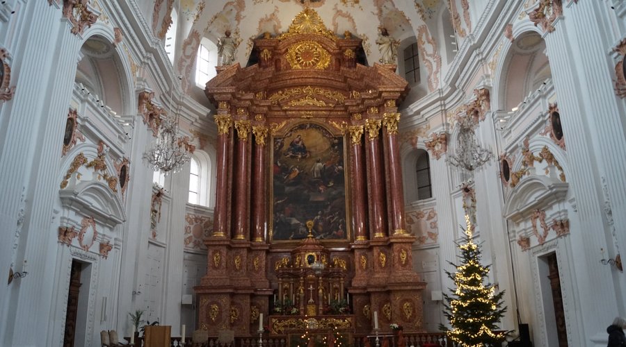 Interni della chiesa