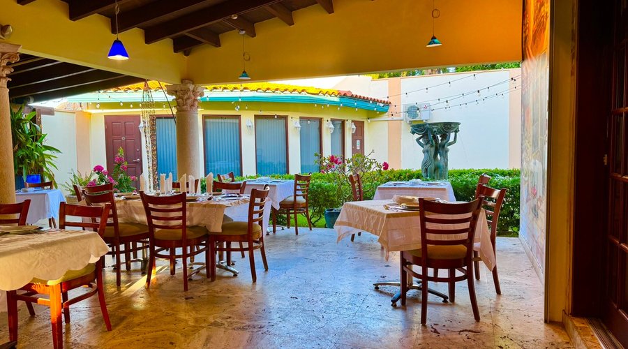 When we first arrived at this beautiful gated private house , we were greeted by staff who made you feel welcomed. They escorted you to the beautiful back Travertine tiled patio that made you feel like you entered a “Secret Garden in Italy”. Our two pasta dishes were LINGUINI ALLA PUTTANESCA and RIGATONI ALLA BOLOGNESE. We enjoyed these pasta dishes, our family is Italian and we felt like their dishes tasted like home.🇮🇹🍝