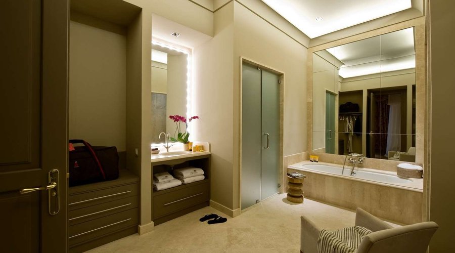 Family Suite Bathroom