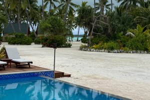 Pool & Beach