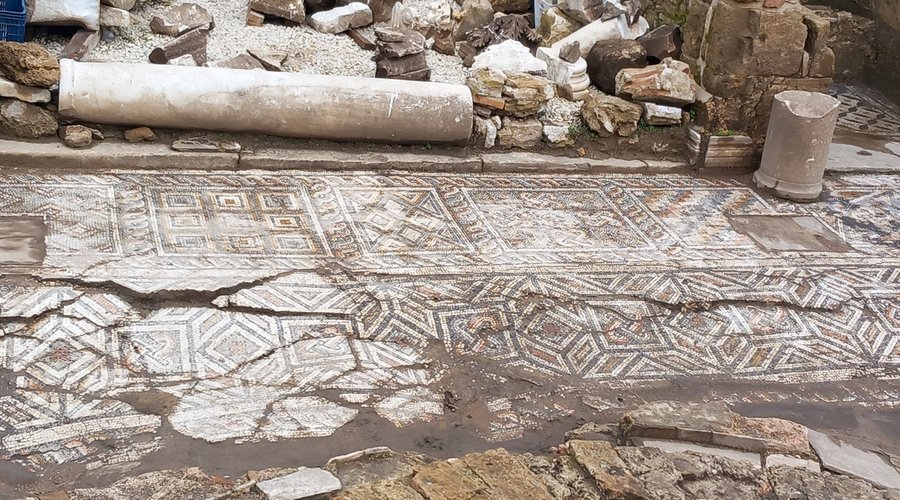 Mosaics with Cross-like designs