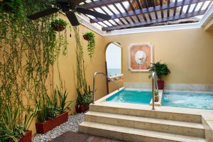 Piscina y playa