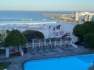 Pool & Beach
