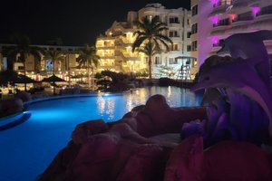 Pool & Beach