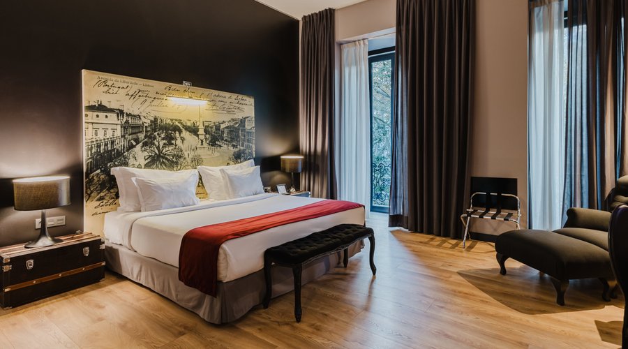Deluxe Balcony Room