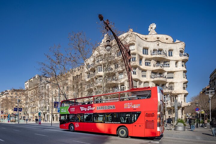 2025 バルセロナ巡回乗り降り自由バスツアー、提供元：Julia
