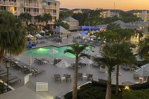 Pool & Beach