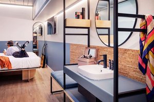 Room & Suite