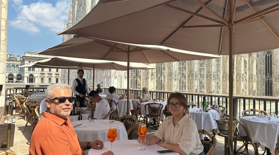 Duomo Meydanın da keyifle bişeyler yiyebileceğiniz cafeler de bulunmakta.