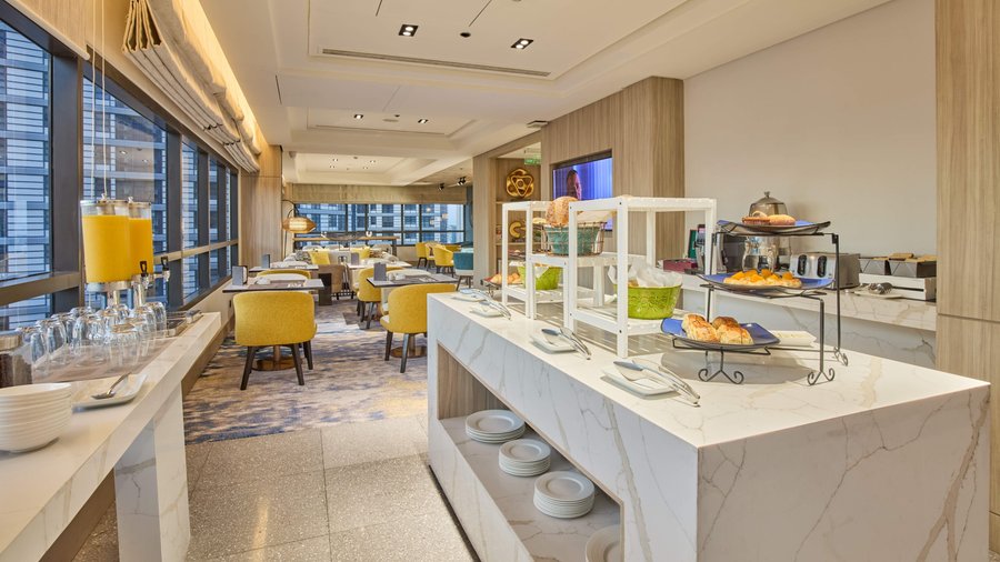 Club Floor Lounge