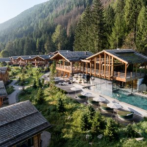 Your private alpine hideaway in South Tyrol's Pustertal Valley. Our luxury chalet village near the Dolomites is a haven of relaxation and pure joy for life, in the best of South Tyrolean style. A top-hotel and a refuge amidst the silence of the forest, with an infinity pool surrounded by lush, green countryside. Here at Valsegg, you can feel the luxury of nature. Valsegg: Your fount of energy, your wellspring of inner peace.
