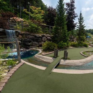Ridgetop Mini Golf Course - 18 Holes of Putting Fun!