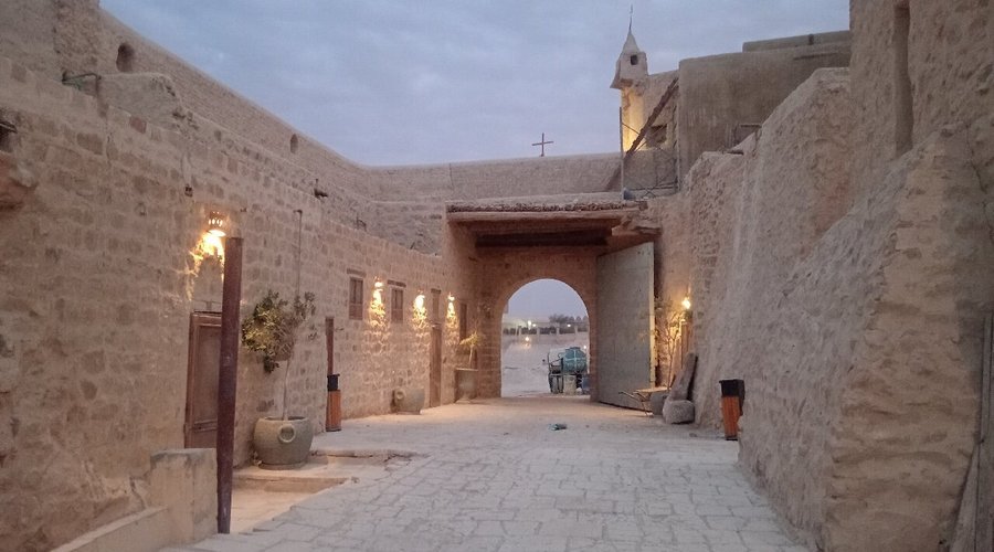 نبدء معك من المطار وننظم لك أفضل الأماكن للزيارة داخل القاهرة ومصر  بأفضل الاسعار .