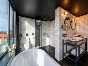 Room & Suite