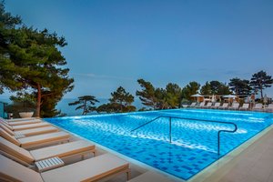 Pool & Beach