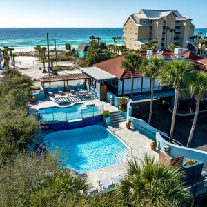 Beachside Inn features a two-tier swimming pool and hot tub just steps from the beach.