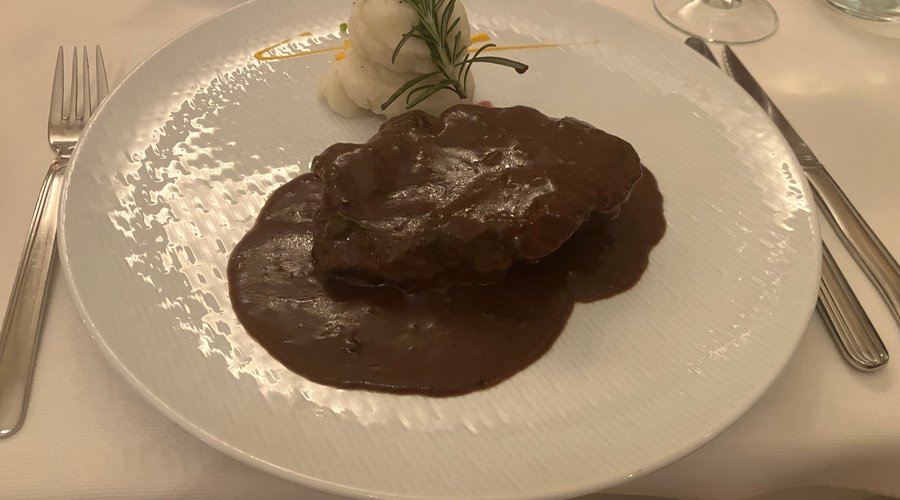 Rib eye steak with an extremely tasty Red wine and Balsamic sauce