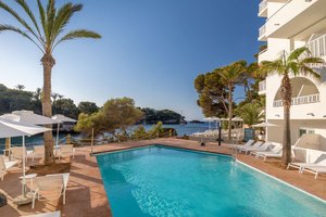 Pool & Beach