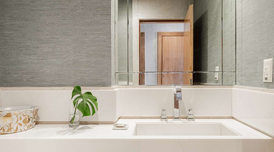 Guest room bath