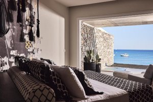 Room & Suite