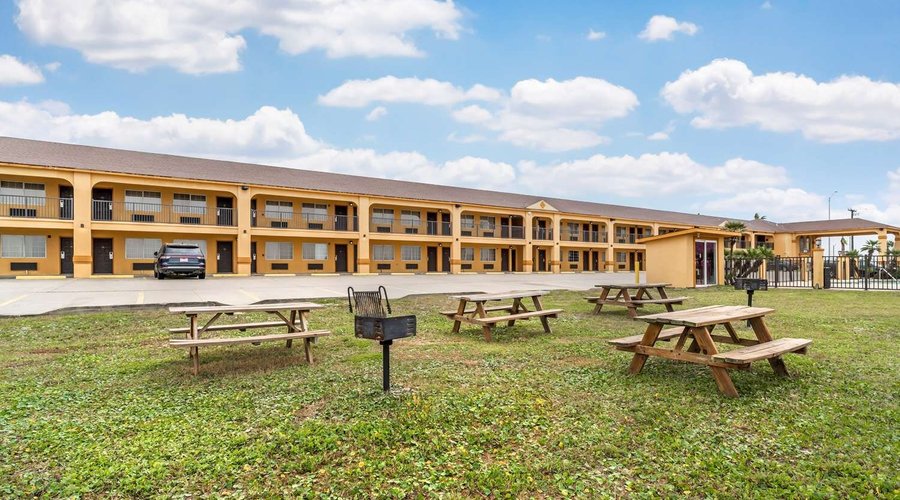 Patio/Picnic Area
