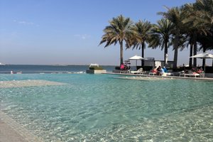 حمام السباحة والشاطئ
